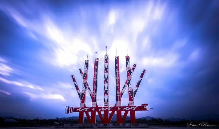 Rawang Traditional Manaw Pillars